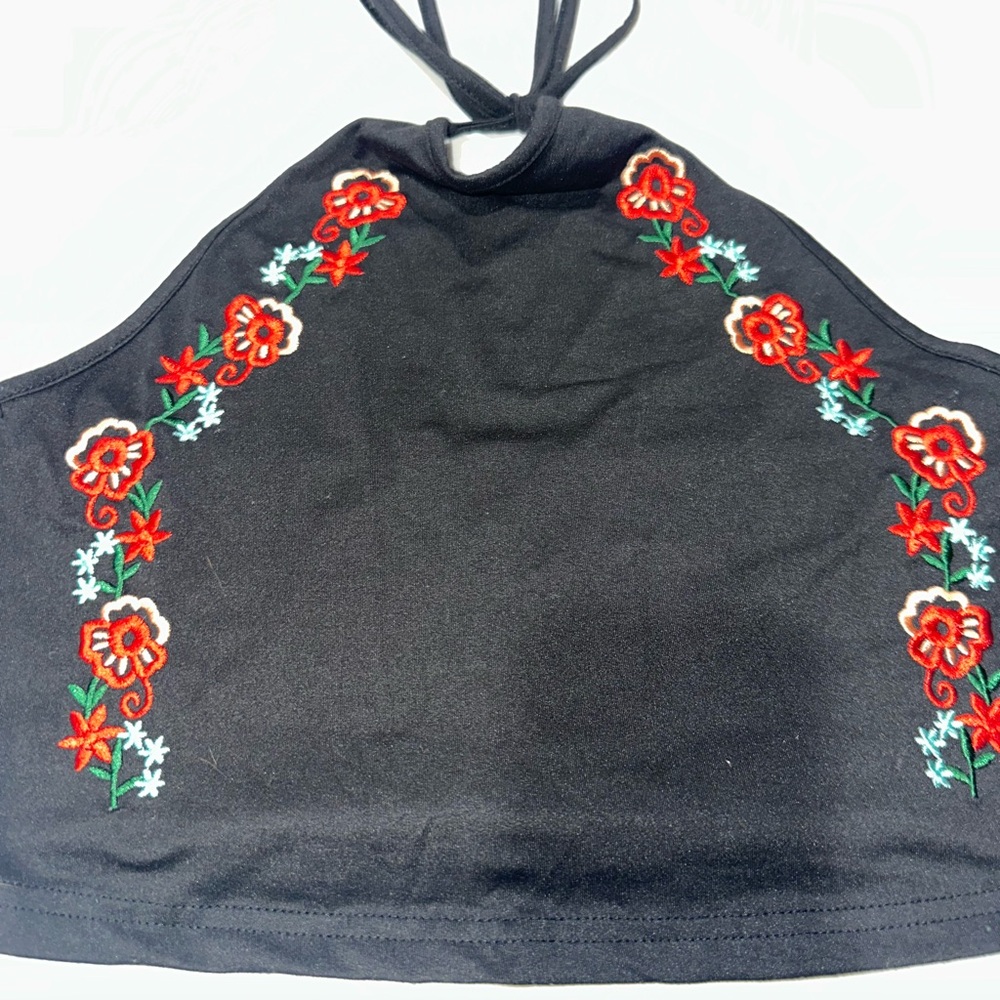 SHEIN Black Halter Crop Top with Floral Embroidery – Size M